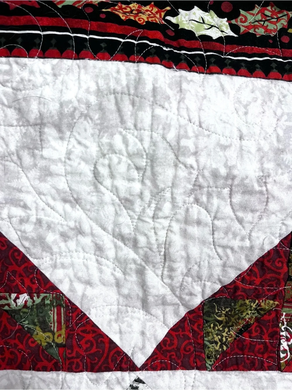 Festive Christmas Star Patchwork Quilt in Red, Green, White